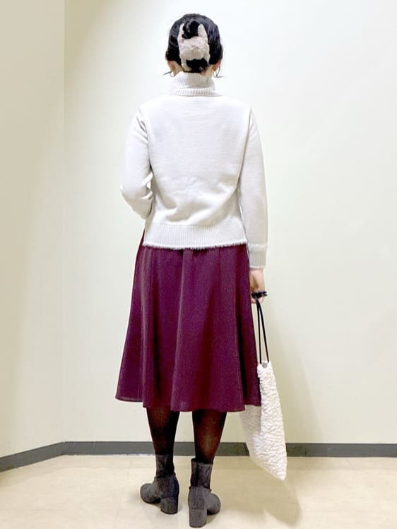  beni_gingerさんの「Reflect｜【ほんのりラメ感◎】ふわふわフェザーヤーンハイネックニット」を使ったコーディネート