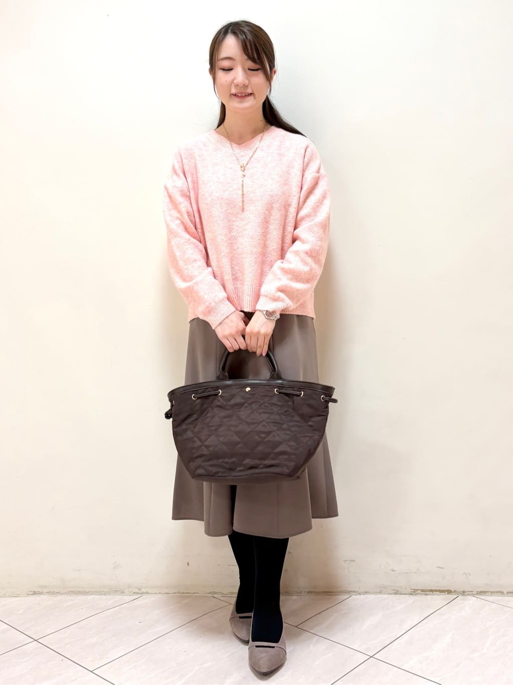 mikiさんの「Reflect｜【選べる5色／ゆったりシルエット】Vネックスパンコールニット」を使ったコーディネート