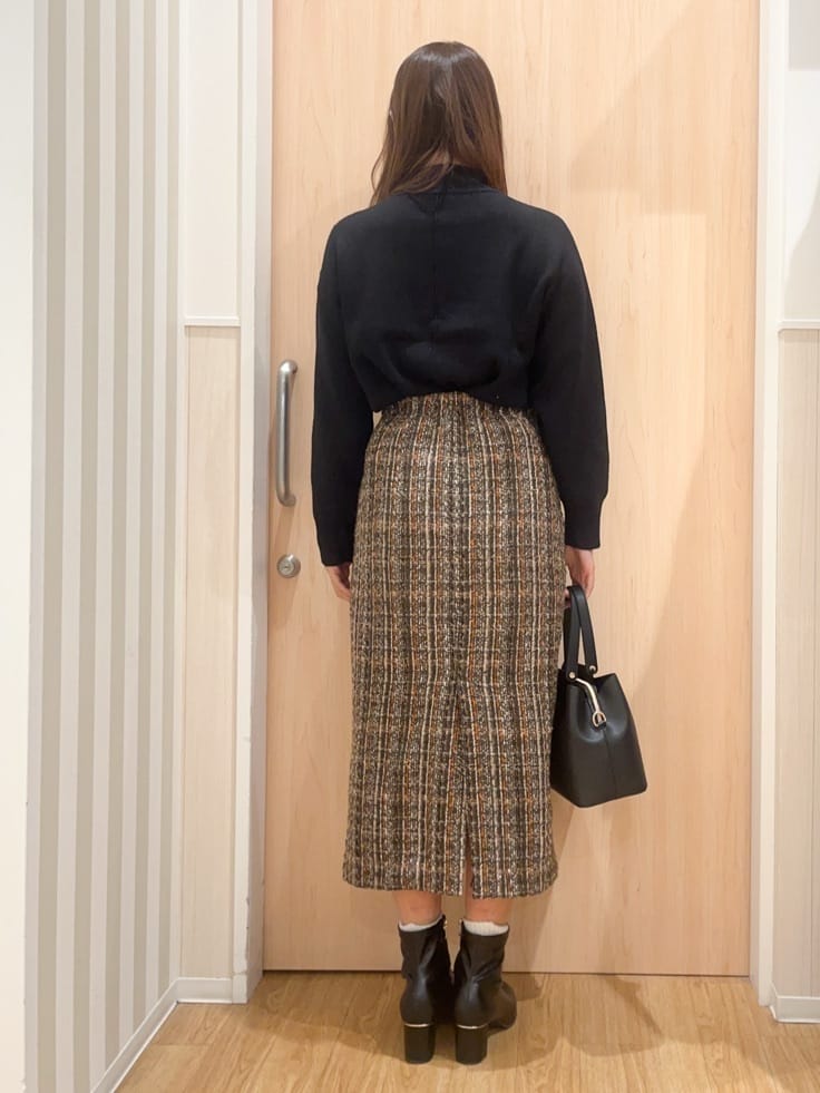 natsumiさんの「SHOO･LA･RUE｜【S-LL】ミックスカラーで高見え ラメツイード ナロースカート」を使ったコーディネート