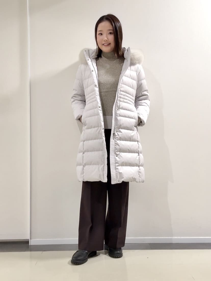 YUIさんの「UNTITLED｜【はっ水機能/フード取り外し可/防寒】ロングダウンコート」を使ったコーディネート