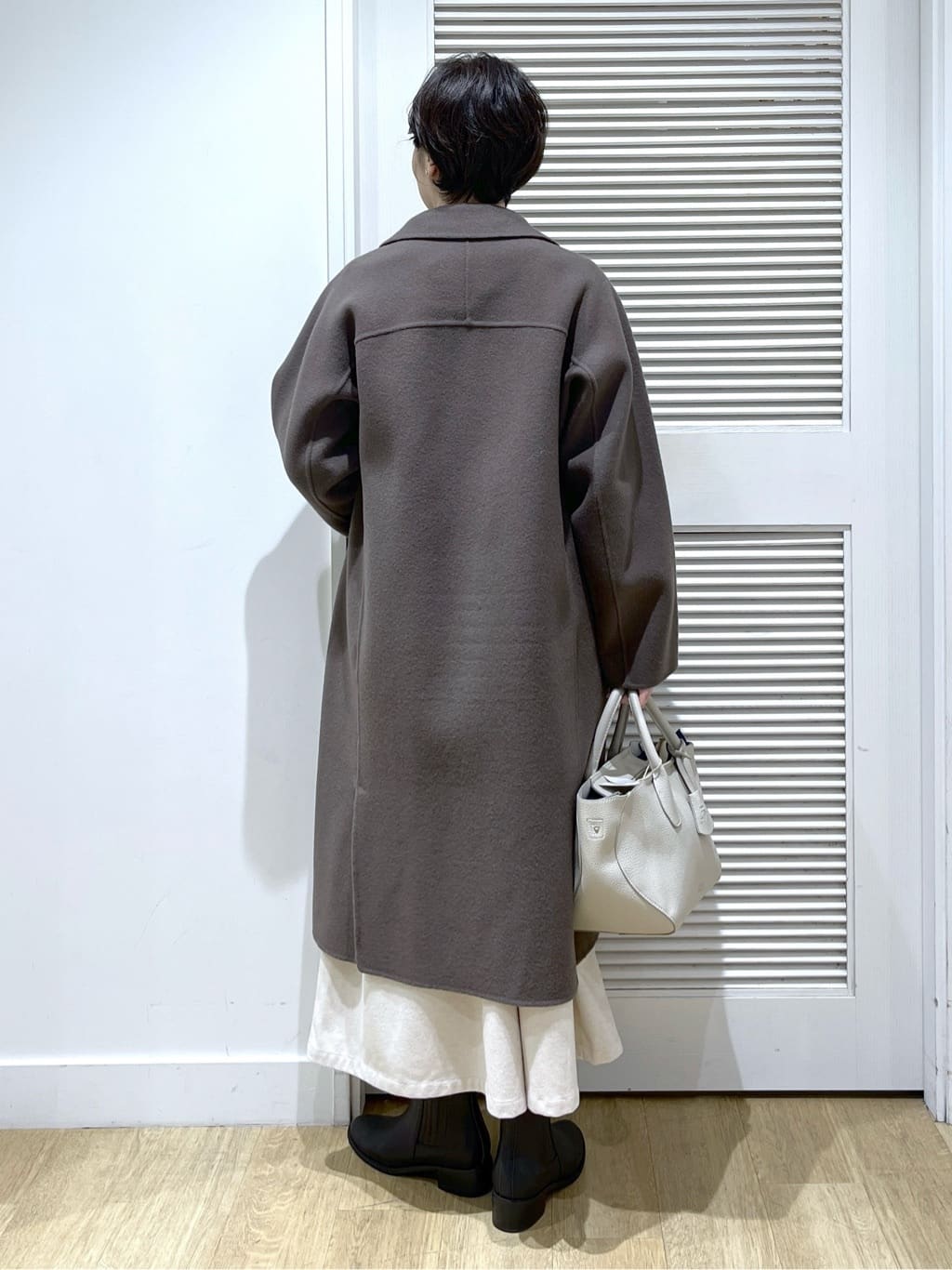 Miyazakiさんの「Dessin｜ウールカシミヤVネック」を使ったコーディネート