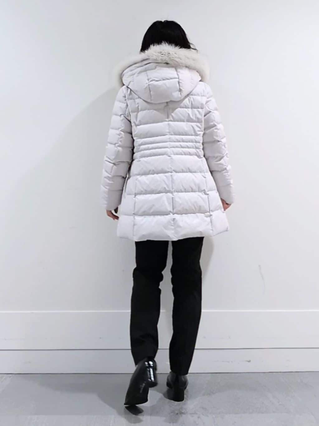 ミズタさんの「UNTITLED｜【はっ水機能/フード取り外し可】ミディダウンコート」を使ったコーディネート