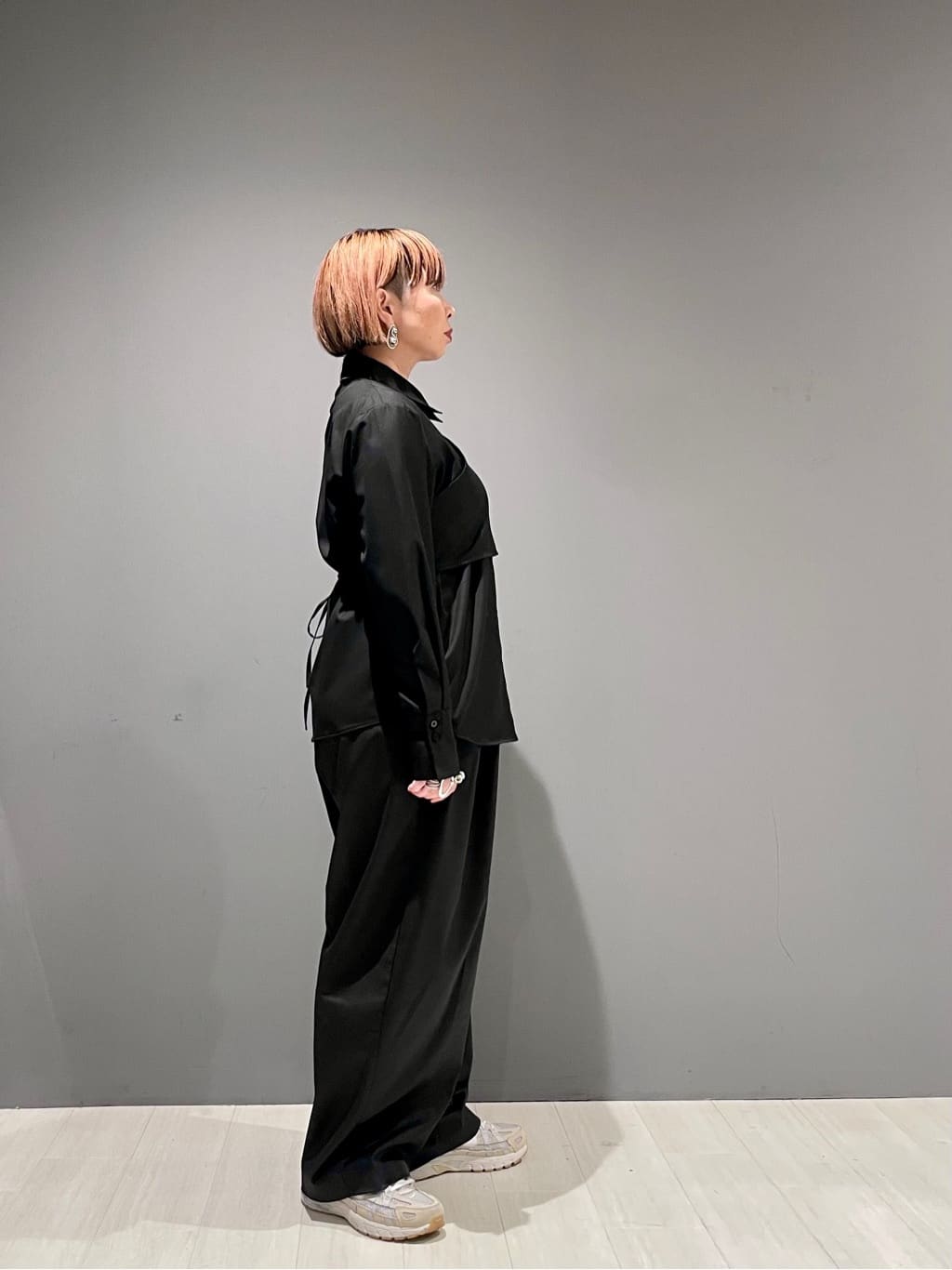 KOUさんの「INDIVI｜シャインテーパードサロペット」を使ったコーディネート