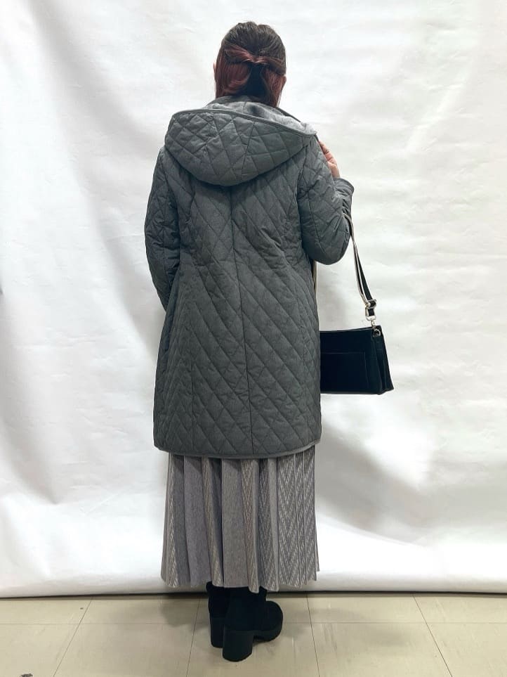 YUIさんの「SHOO･LA･RUE｜【撥水/フード取り外し可】自然にくびれる あったかダイヤ柄キルトコート【CIRCRIC】」を使ったコーディネート