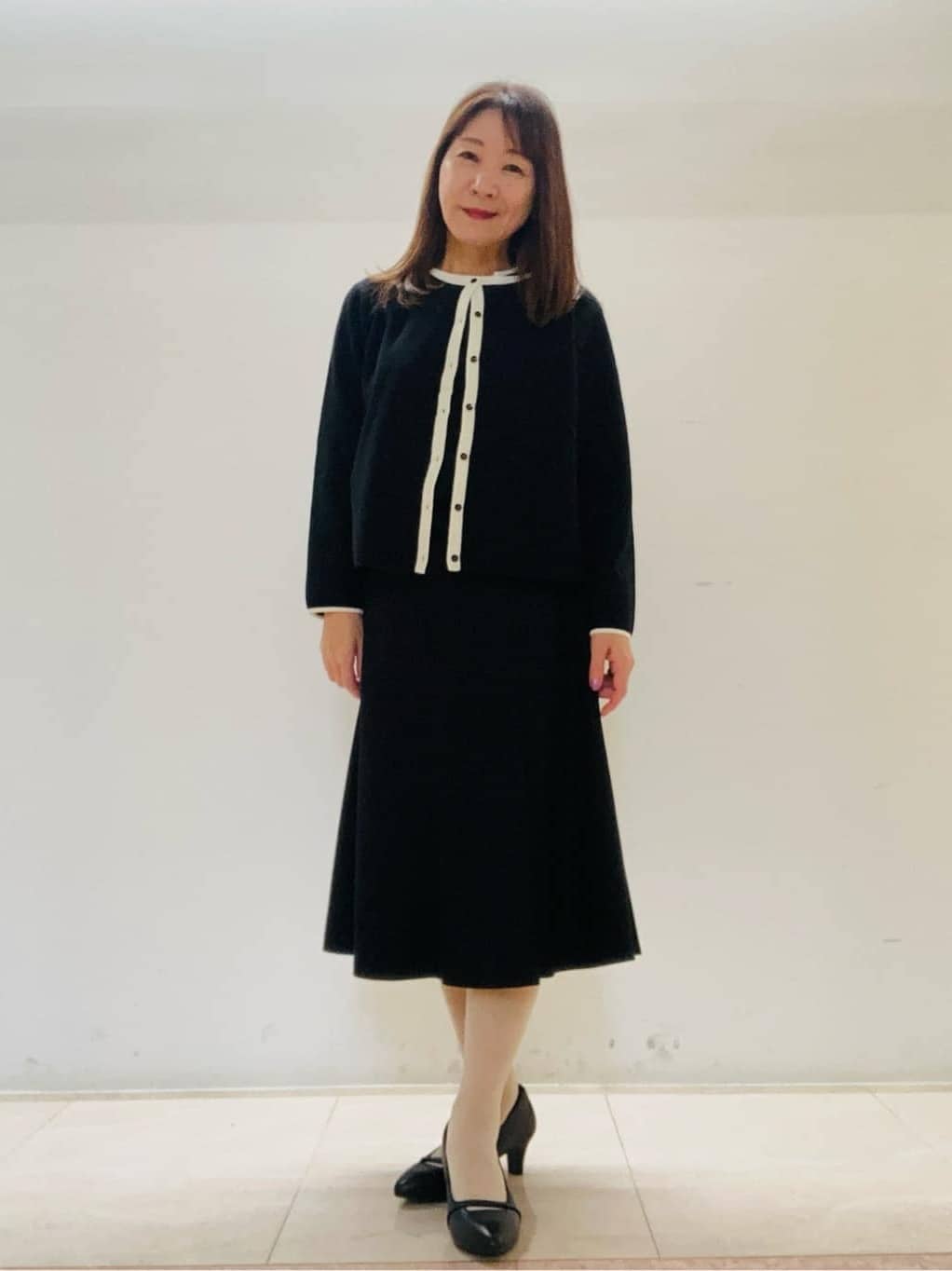 kurodaさんの「Reflect｜【秋映え／単品使い◎／すっきり見え】ブローチ付きニットアンサンブル」を使ったコーディネート