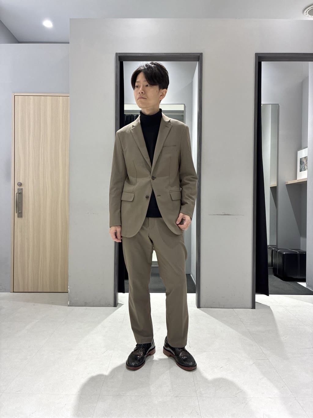 わいずみさんの「TAKEO KIKUCHI｜アンチピリング タートルネック ニット」を使ったコーディネート