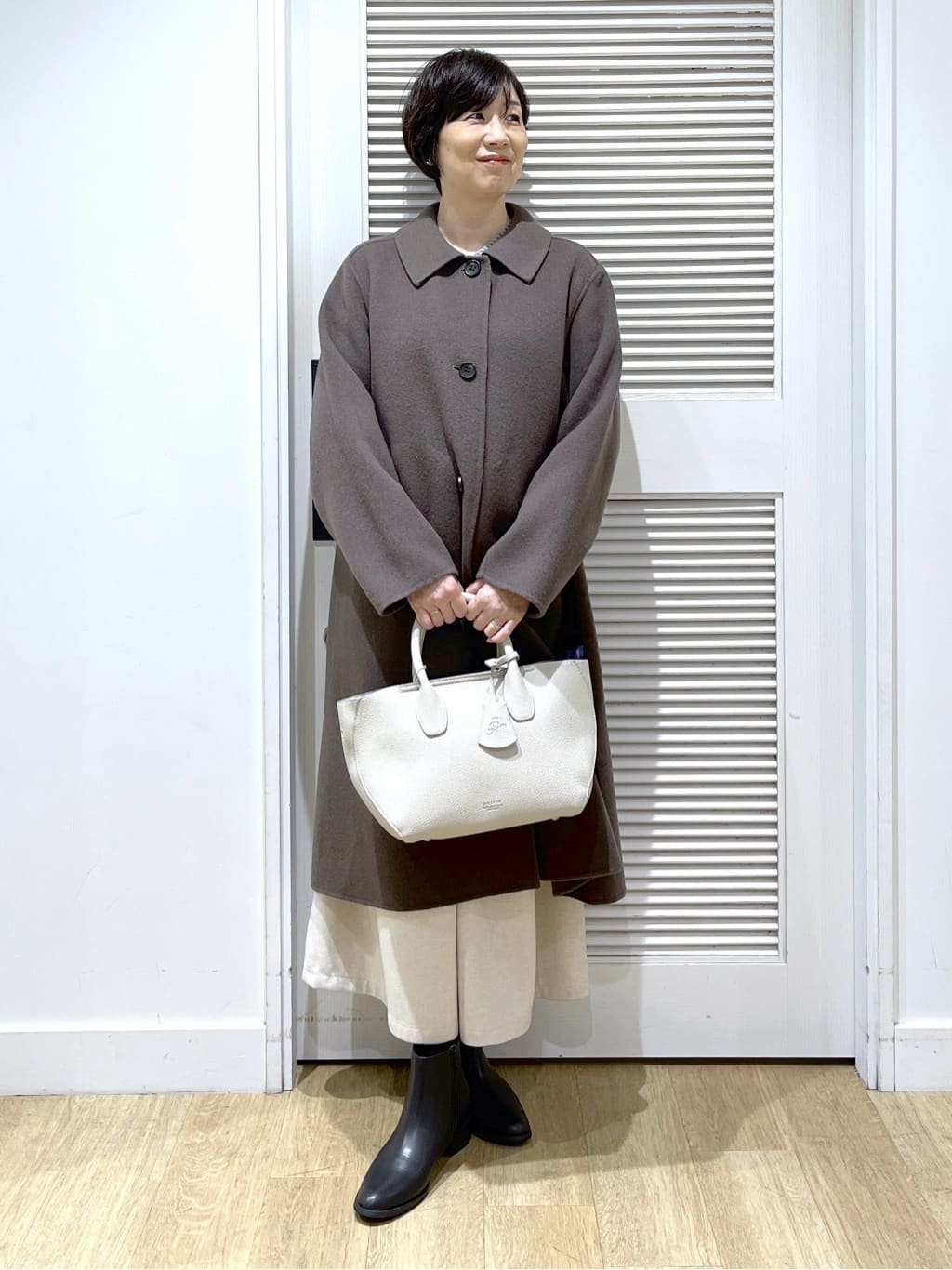Miyazakiさんの「Dessin｜ウールカシミヤVネック」を使ったコーディネート