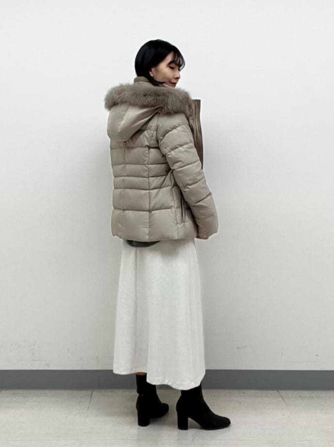 hinanoさんの「INDIVI｜【名品／撥水／抗菌防臭】ショート丈リサイクルダウンコート」を使ったコーディネート