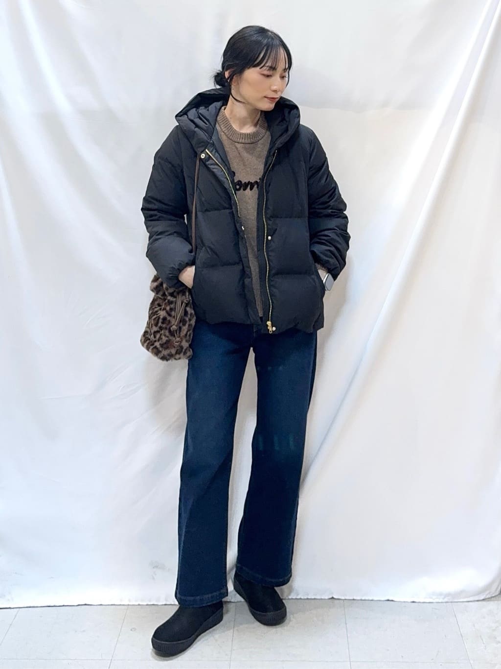 𝐇𝐢𝐫𝐨𝐦𝐢さんの「SHOO･LA･RUE｜【撥水/洗える】ショートフーディーダウン」を使ったコーディネート