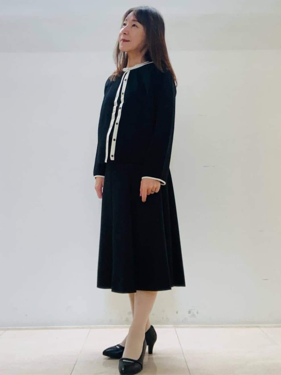 kurodaさんの「Reflect｜【秋映え／単品使い◎／すっきり見え】ブローチ付きニットアンサンブル」を使ったコーディネート