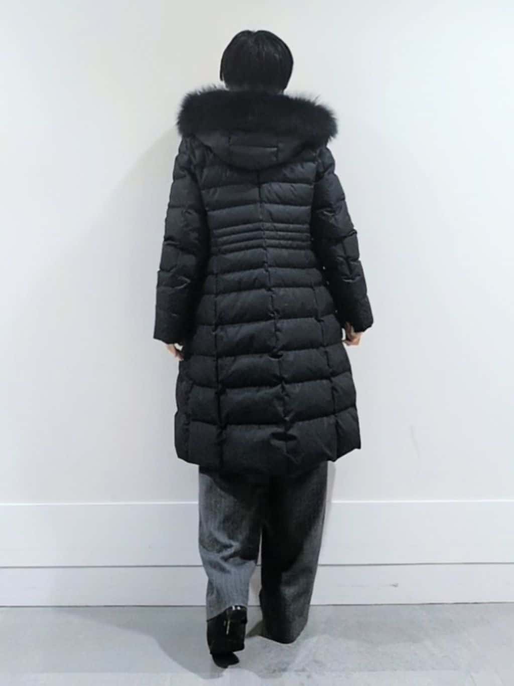 ミズタさんの「UNTITLED｜【はっ水機能/フード取り外し可/防寒】ロングダウンコート」を使ったコーディネート