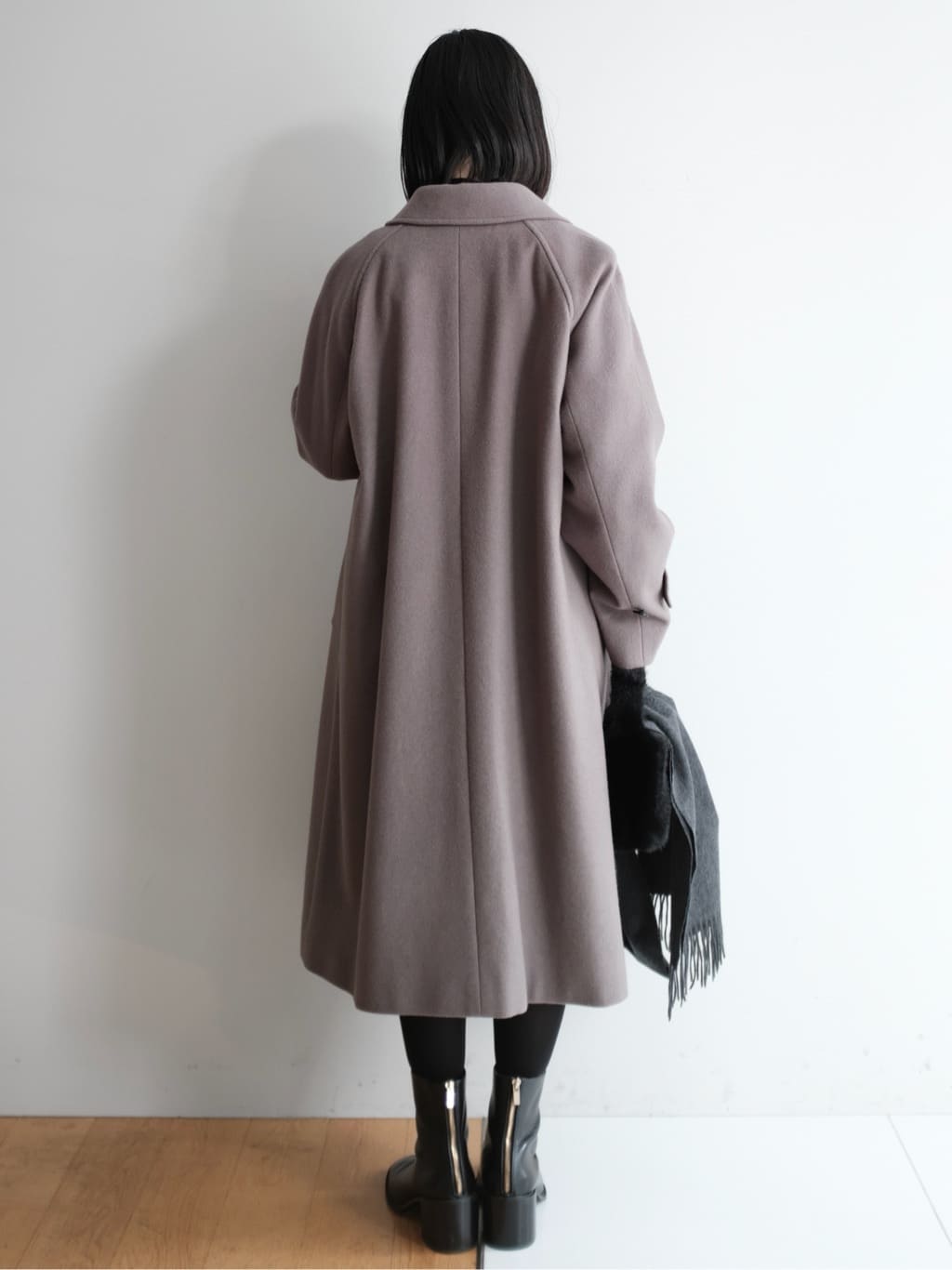 Kishimotoさんの「DRESSTERIOR｜Super110sウールステンカラーコート」を使ったコーディネート