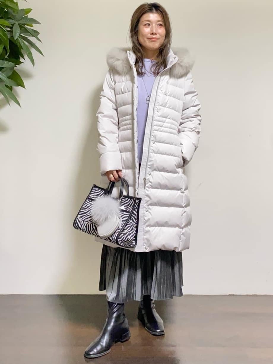 tomoさんの「UNTITLED｜【はっ水機能/フード取り外し可/防寒】ロングダウンコート」を使ったコーディネート
