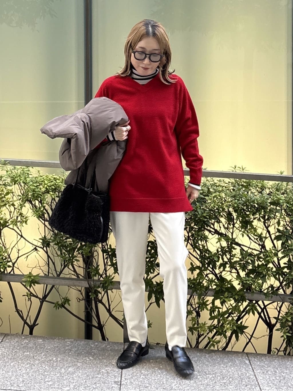 kotakiさんの「INDIVI｜【洗える／チュニック丈／カシミヤ混】スリットデザインVネックニット」を使ったコーディネート