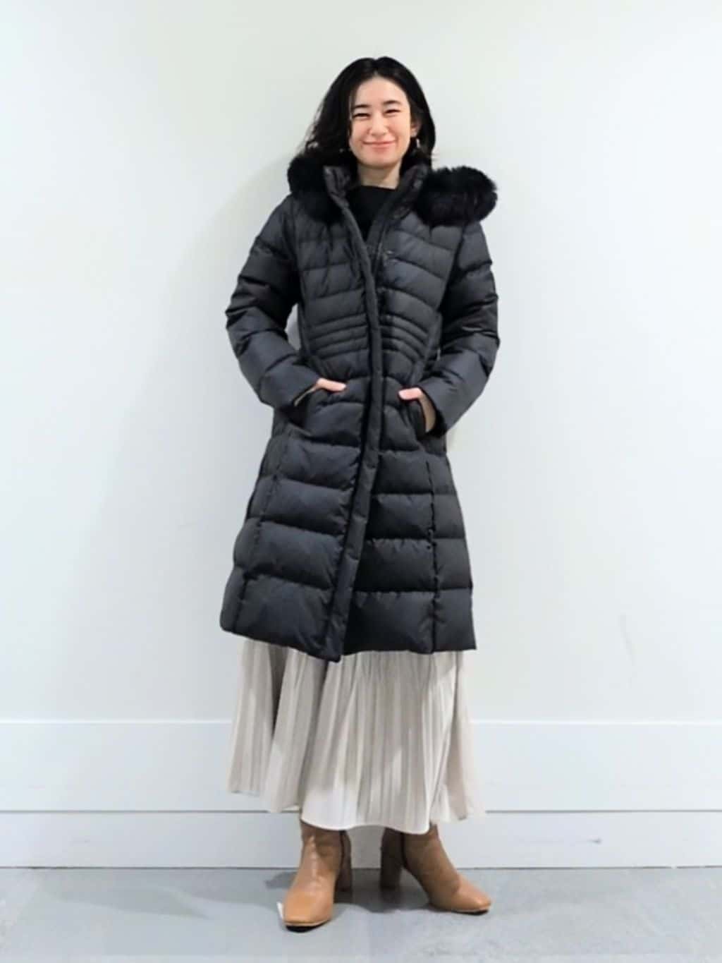 ミズタさんの「UNTITLED｜【はっ水機能/フード取り外し可/防寒】ロングダウンコート」を使ったコーディネート