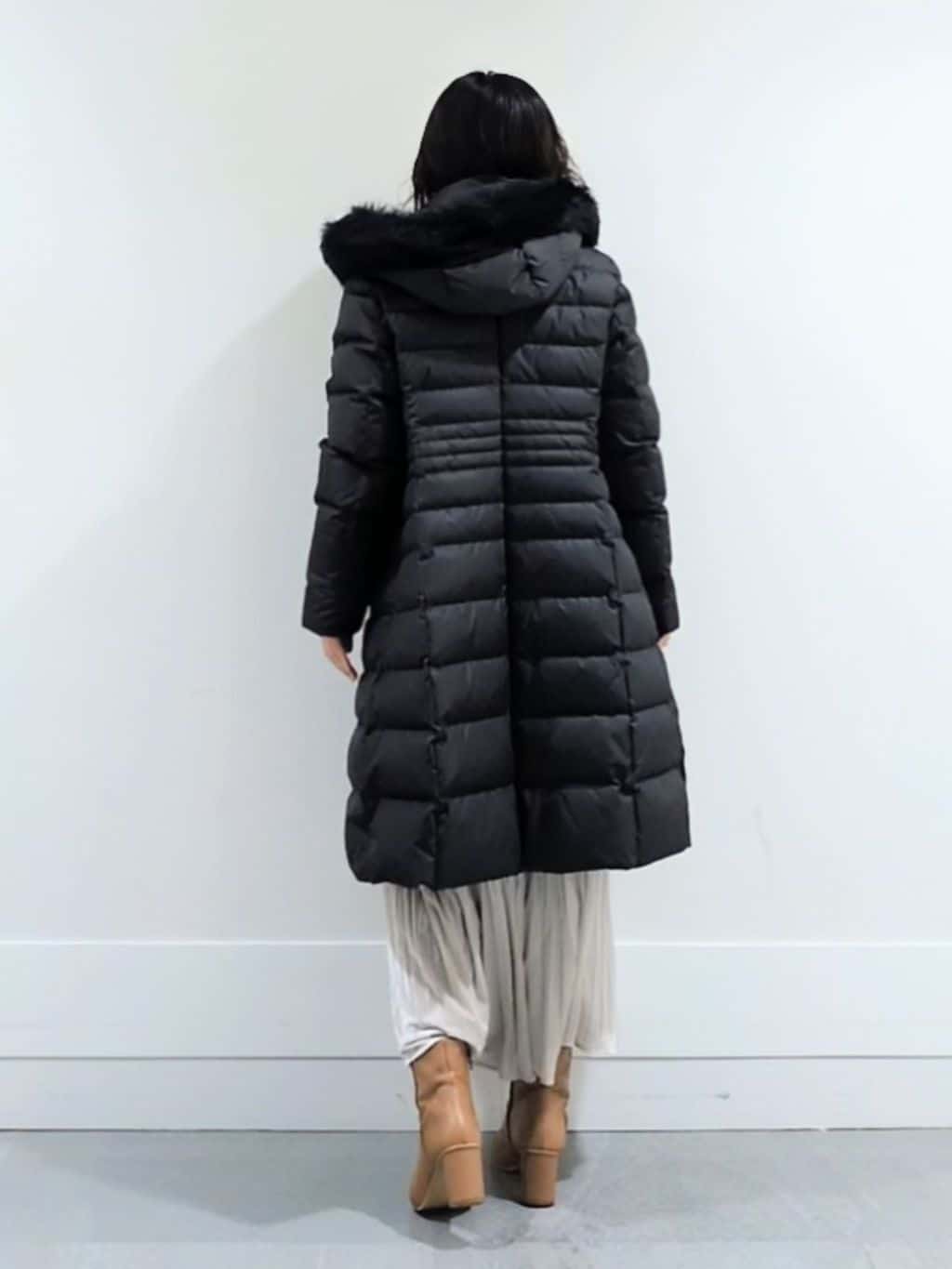 ミズタさんの「UNTITLED｜【はっ水機能/フード取り外し可/防寒】ロングダウンコート」を使ったコーディネート