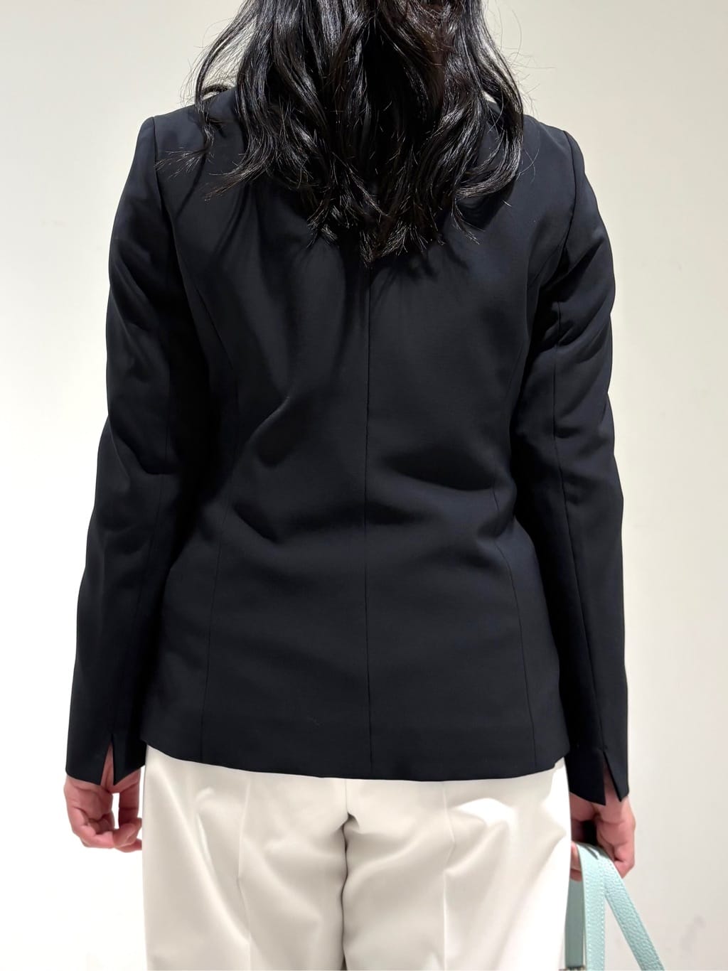 momokoさんの「INDIVI｜【洗える／UVケア／スーツ】ストレッチノーカラージャケット」を使ったコーディネート