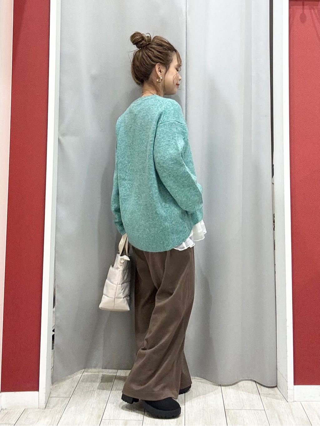 shioさんの「SHOO･LA･RUE｜【撥水/洗える】ショートフーディーダウン」を使ったコーディネート