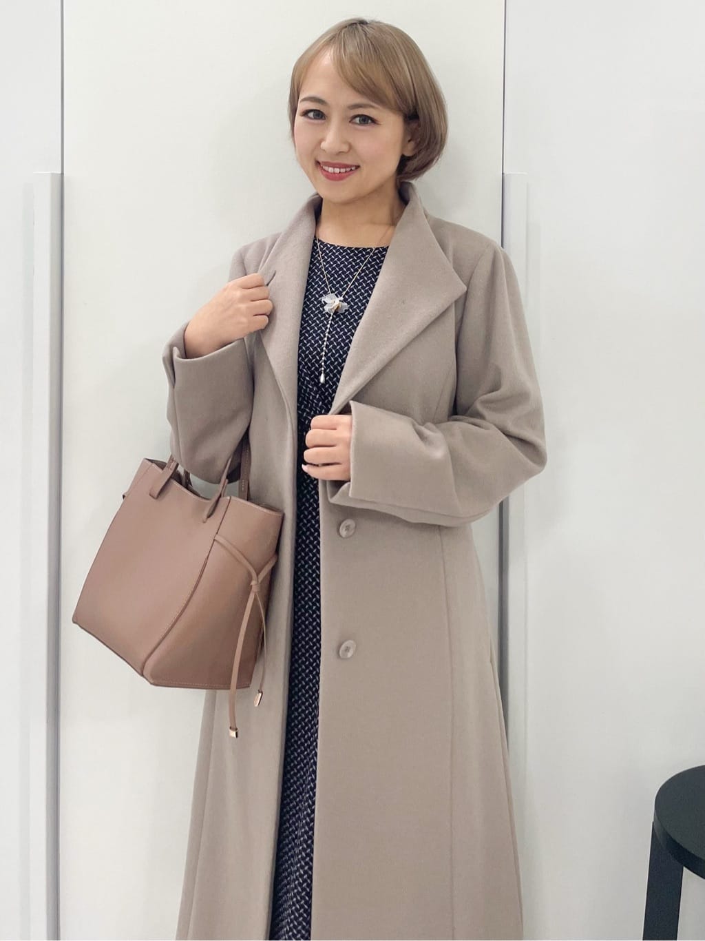 chiiさんの「COUP DE CHANCE｜【カシミヤ混／日本製】Iラインスタンドウィングカラーコート」を使ったコーディネート