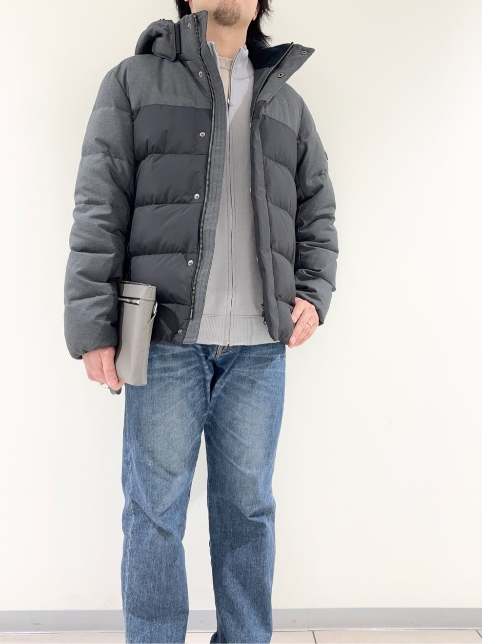 及川さんの「TAKEO KIKUCHI｜カラーコンビ ダウンブルゾン」を使ったコーディネート