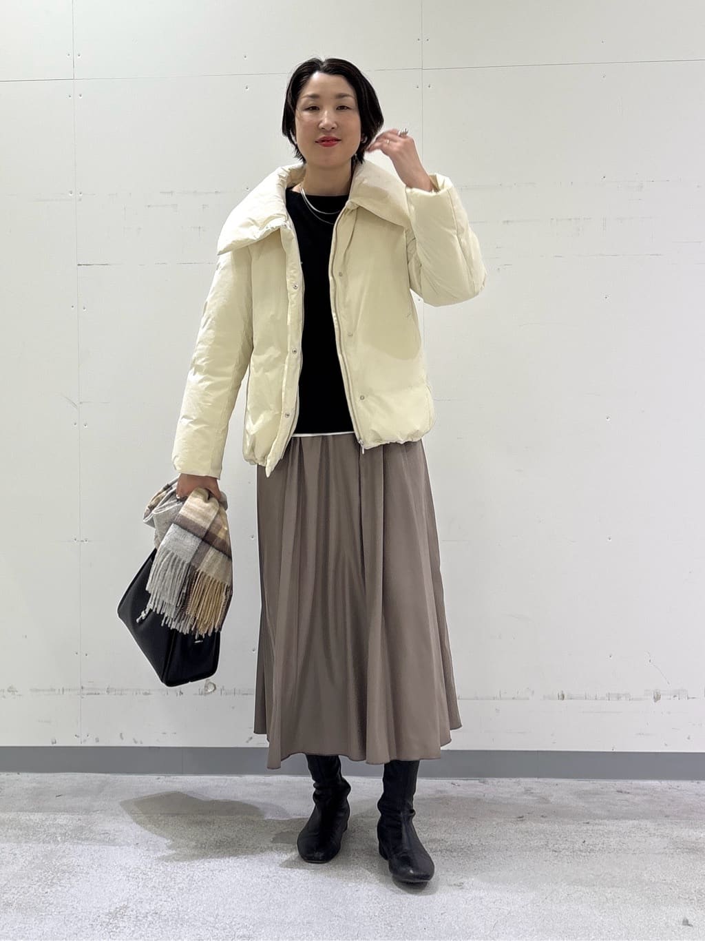 yuriさんの「INDIVI｜【SETUP可能／洗える／UVケア】ライトジャージ ボトルネックトップス」を使ったコーディネート