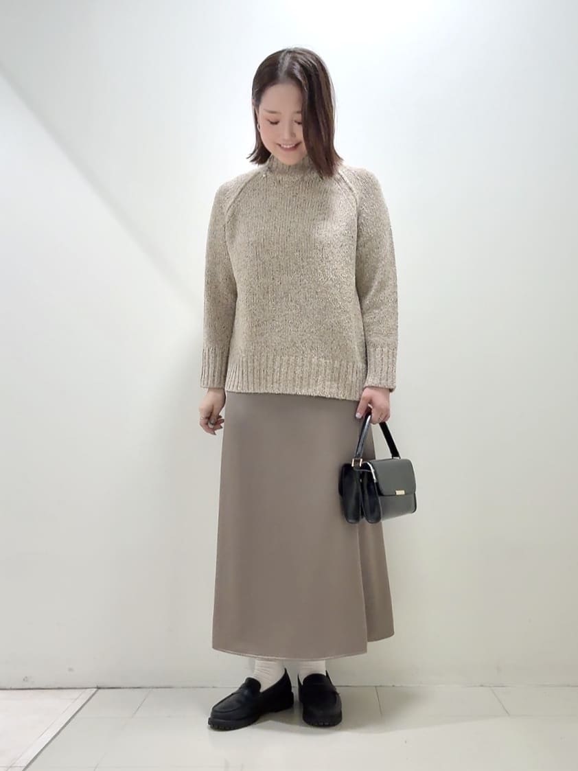 YUIさんの「UNTITLED｜【ウエストゴム/洗える】サテンナロースカート」を使ったコーディネート
