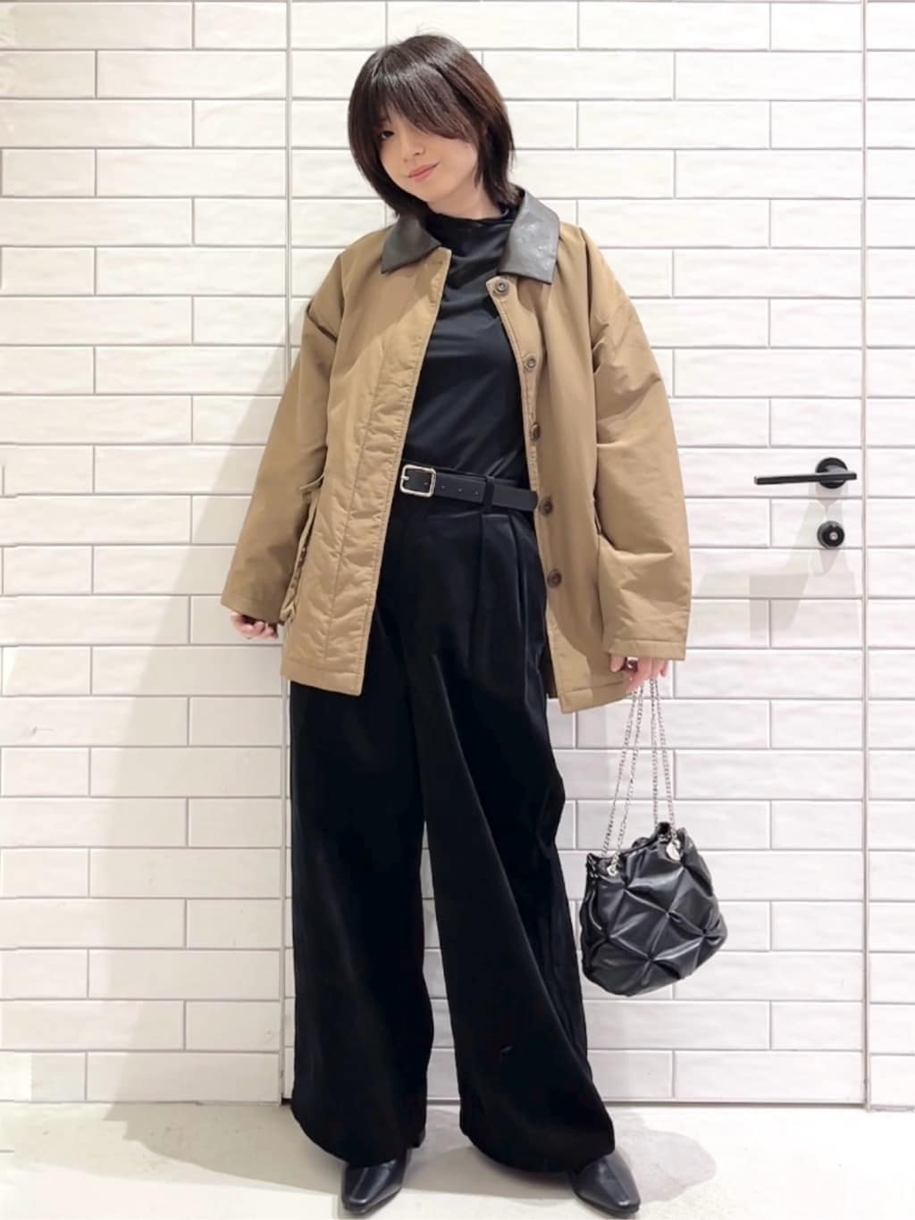 しおりさんの「OPAQUE.CLIP｜《CLASSY掲載》ステンカラー中綿コート【洗濯機OK】」を使ったコーディネート