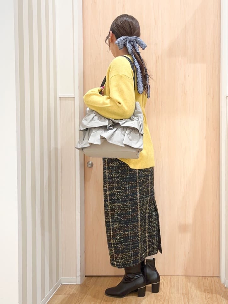 natsumiさんの「SHOO･LA･RUE｜【S-LL】ミックスカラーで高見え ラメツイード ナロースカート」を使ったコーディネート