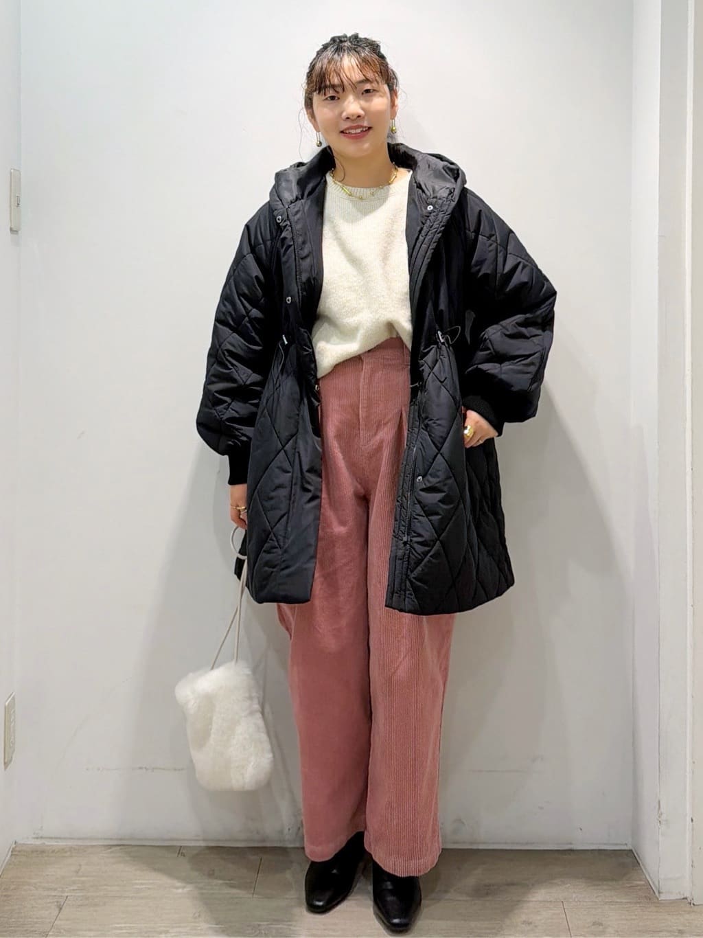 sumicaさんの「OPAQUE.CLIP｜コーデュロイタックワイドパンツ【洗濯機OK】」を使ったコーディネート