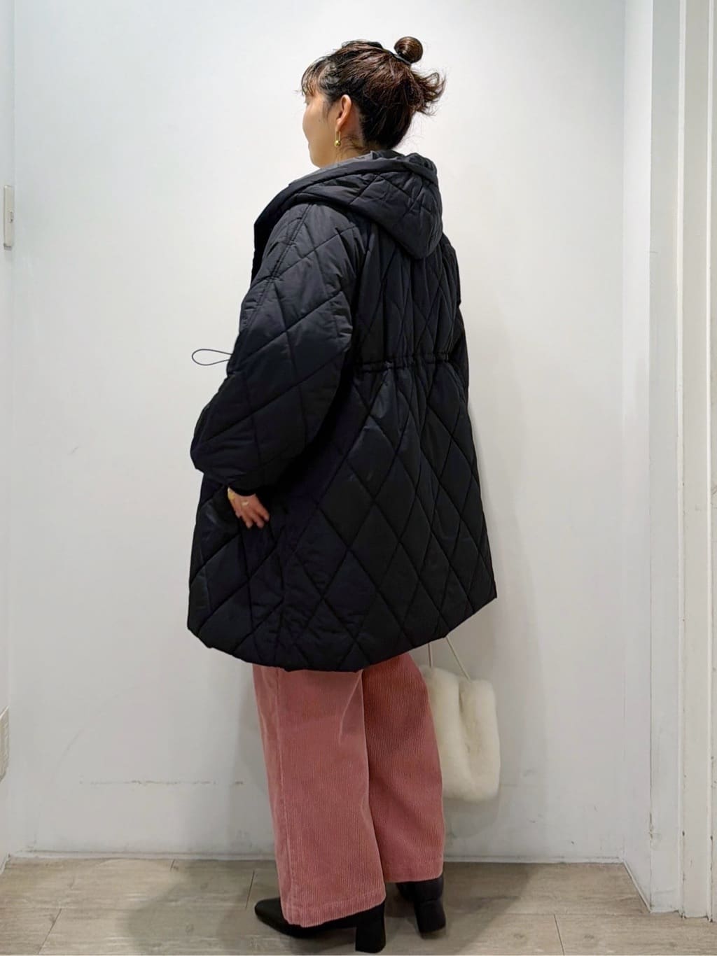 sumicaさんの「OPAQUE.CLIP｜コーデュロイタックワイドパンツ【洗濯機OK】」を使ったコーディネート