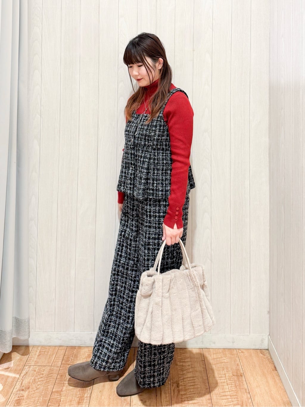 愛さんの「SHOO･LA･RUE｜【絶妙なゆるピタ/洗濯機可】ちくちくしにくい リブタートルネック やわらかニット【CIRCRIC】」を使ったコーディネート
