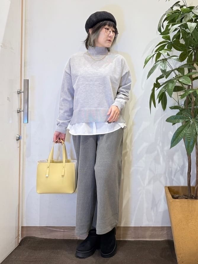 misakiさんの「SHOO･LA･RUE｜【2点セット/洗濯機可/S-LL】着回しがきく もちもちハイネックニット+裾シャツインナー」を使ったコーディネート