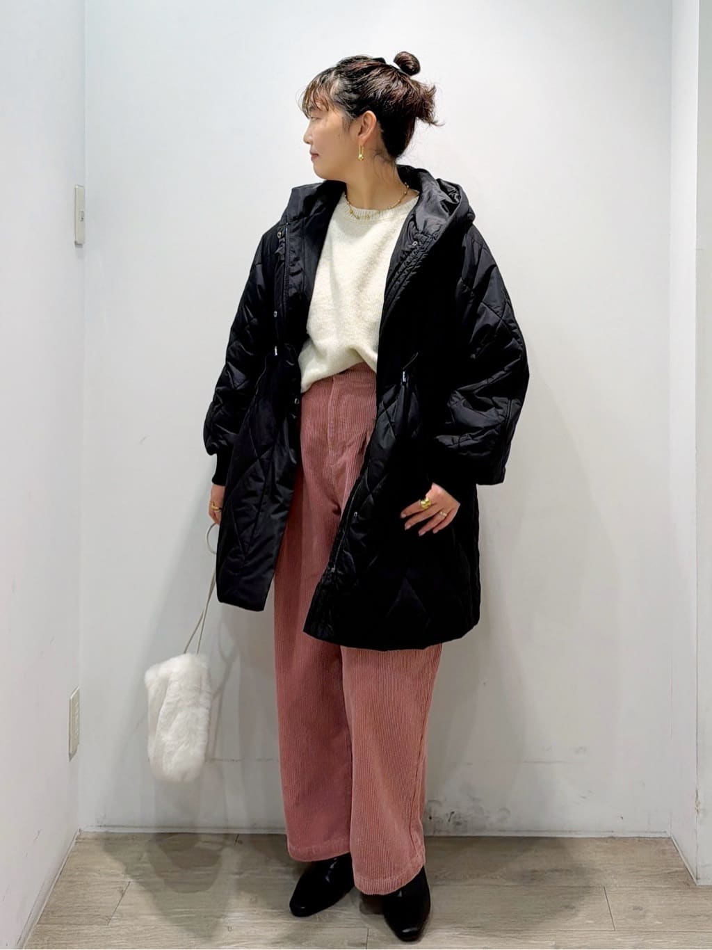 sumicaさんの「OPAQUE.CLIP｜コーデュロイタックワイドパンツ【洗濯機OK】」を使ったコーディネート