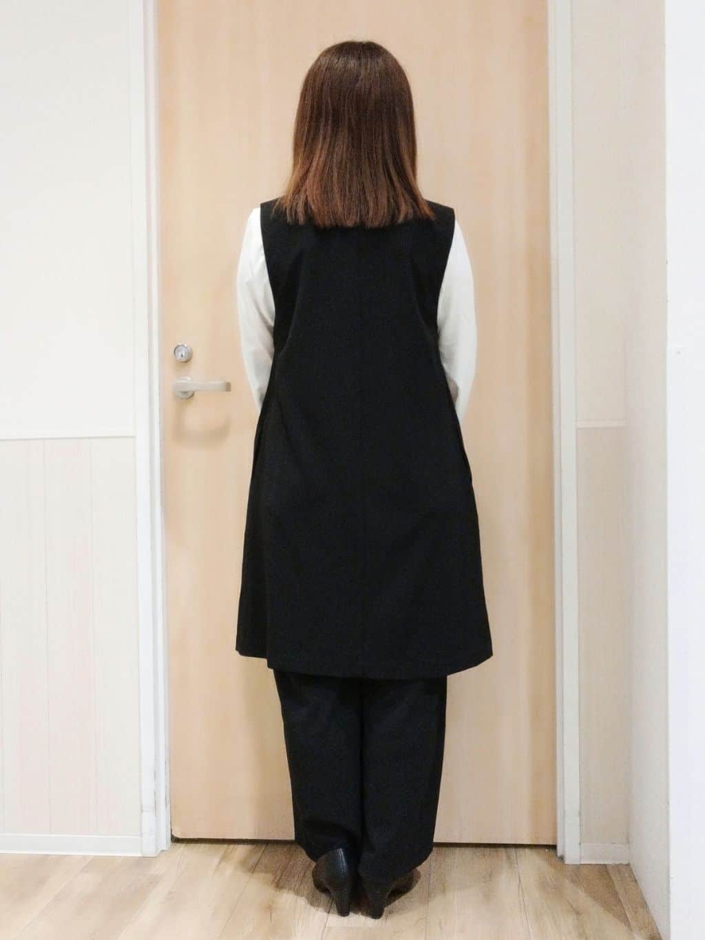 mさんの「SHOO･LA･RUE｜【洗濯機可/セットアップ可/S-3L】きちんと楽に。カットジョーゼット ロングジレ」を使ったコーディネート