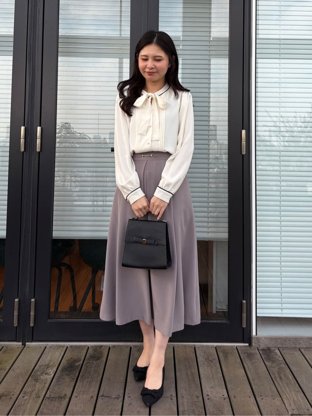 AOIさんの「Couture brooch｜【ハレの日・通勤】配色タックタイブラウス」を使ったコーディネート