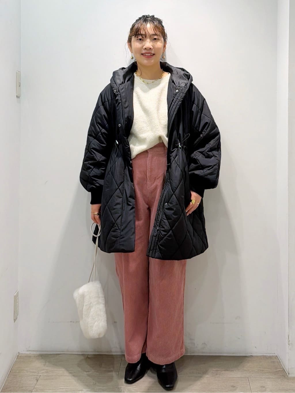 sumicaさんの「OPAQUE.CLIP｜コーデュロイタックワイドパンツ【洗濯機OK】」を使ったコーディネート