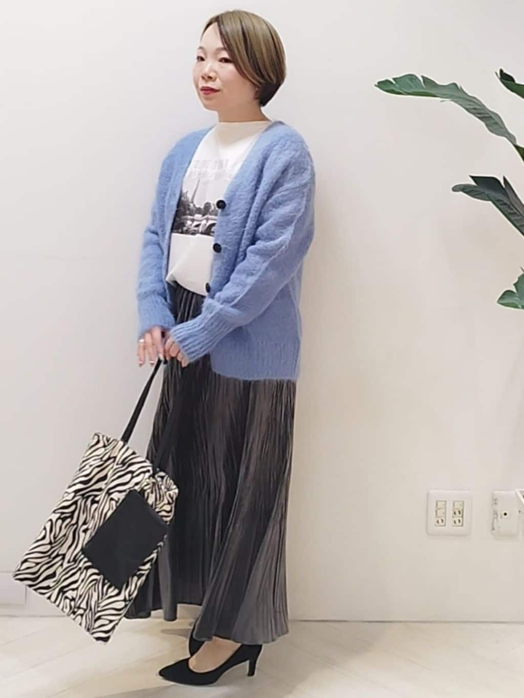 s u g iさんの「UNTITLED｜【ゆったり】アルパカ混シャギー カーディガン」を使ったコーディネート