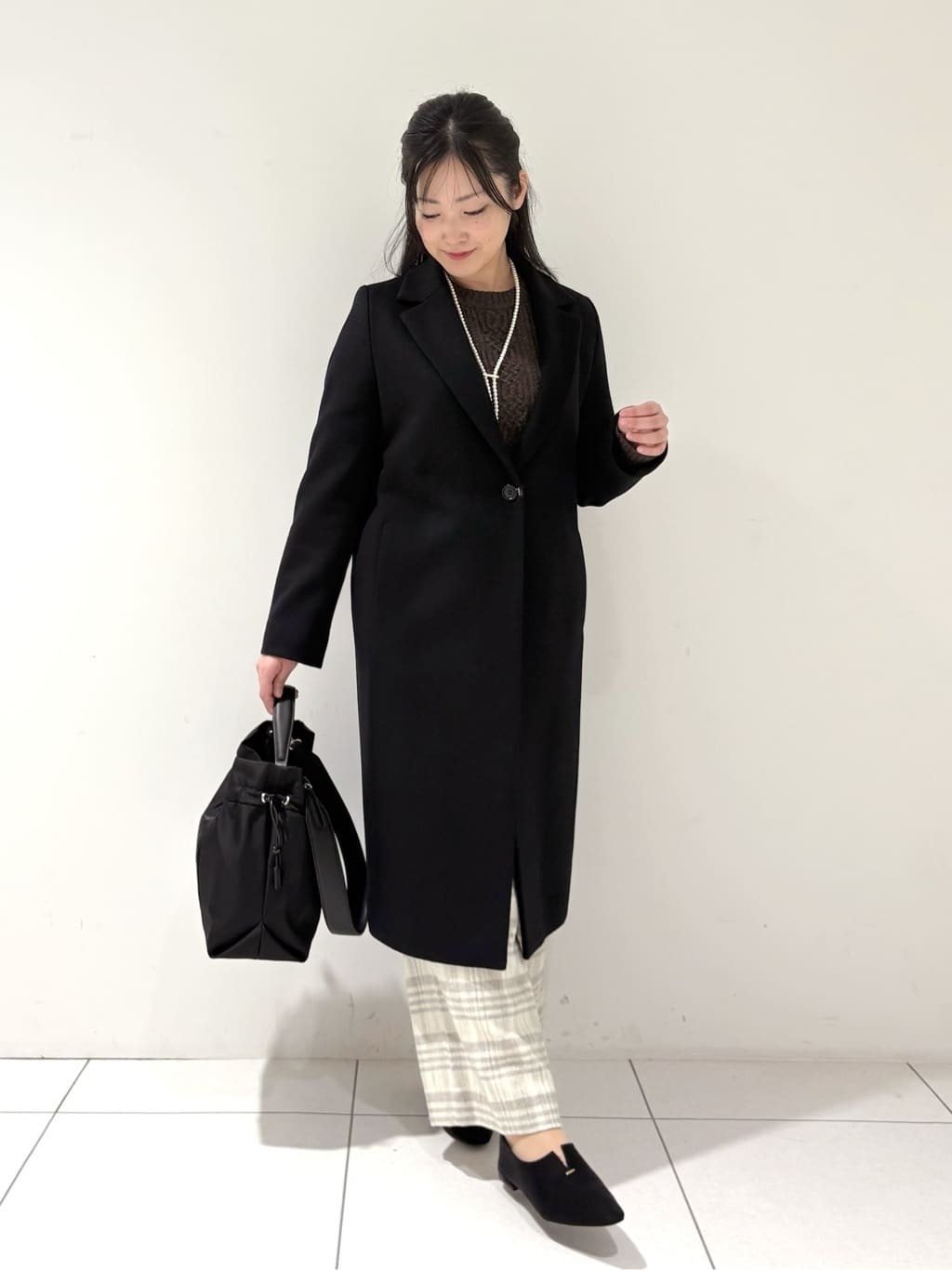 momokoさんの「INDIVI｜【名品コート／日本製】ウール100％チェスターコート」を使ったコーディネート