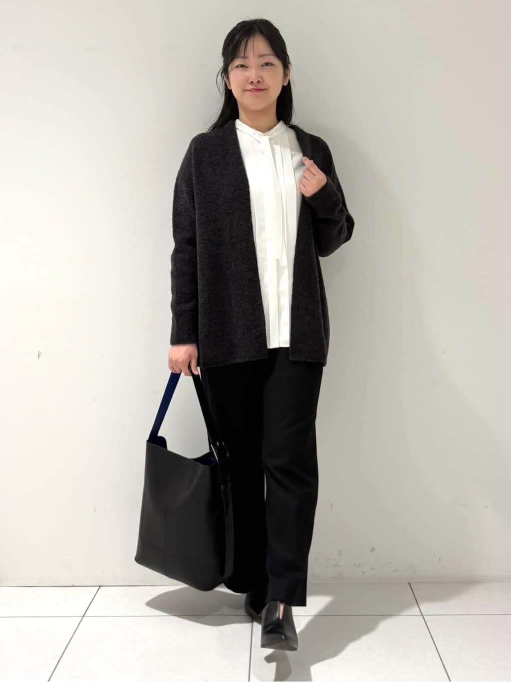 momokoさんの「INDIVI｜【エアリー素材】ブークレ着流しニットカーディガン」を使ったコーディネート