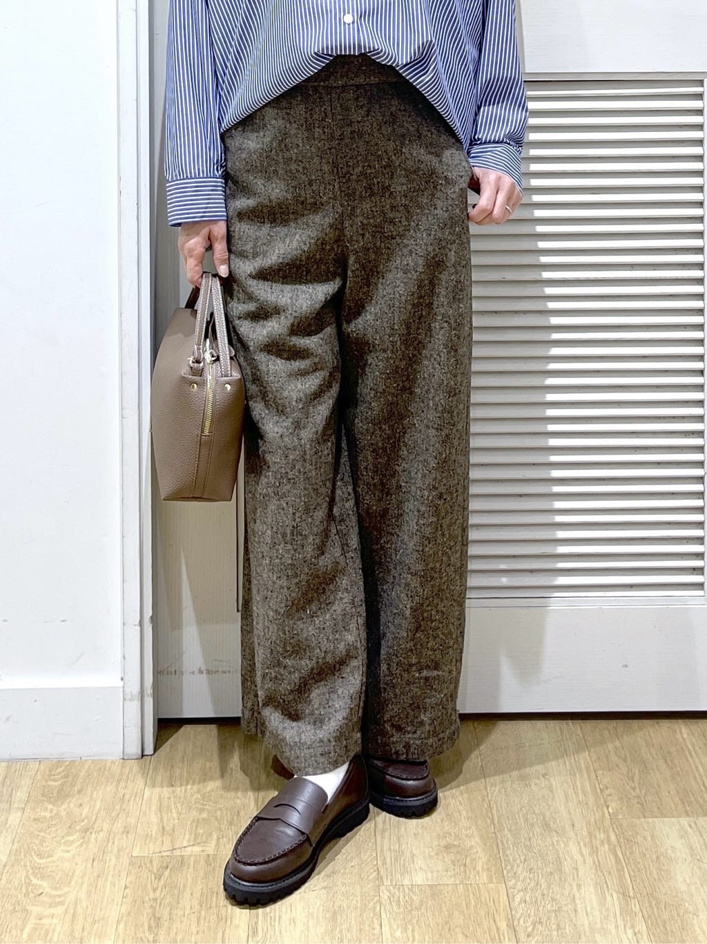 Miyazakiさんの「Dessin｜【洗える】刺繍ロゴ入りオーバーシャツ」を使ったコーディネート