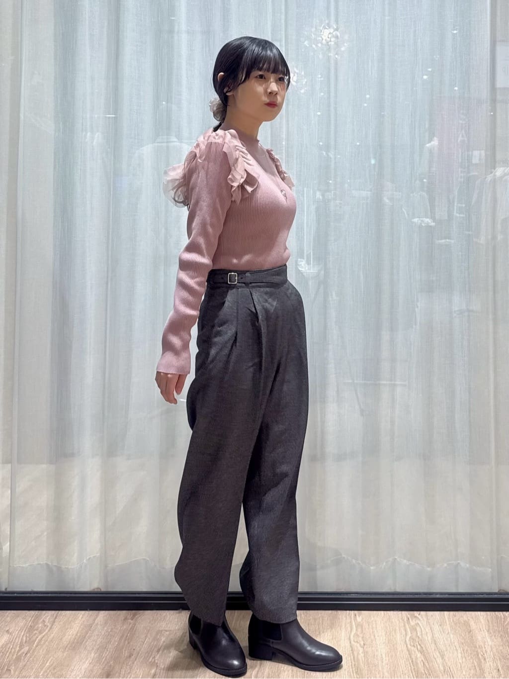 ぞうげさんの「OPAQUE.CLIP｜ショルダーチュールフリルハイネックニット【洗濯機OK／抗ピル】」を使ったコーディネート