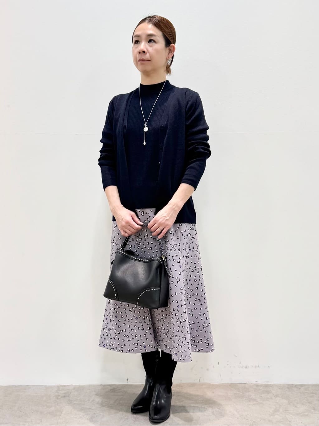 koyaさんの「Reflect｜【選べる5色／アンサンブル可】Vネックカーディガン」を使ったコーディネート