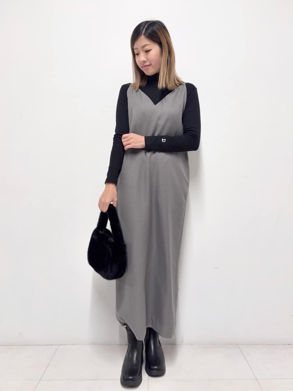 Nishijimaさんの「DRESSTERIOR｜【インナー使いに最適/しっとり暖かな吸湿発熱素材】タートルネックプルオーバー」を使ったコーディネート