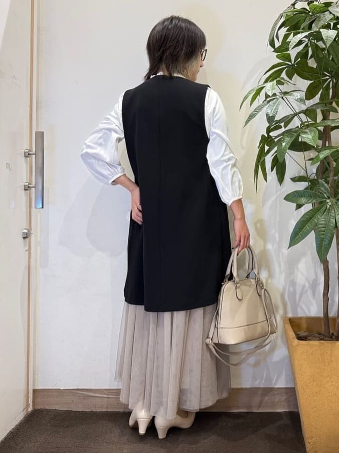 misakiさんの「SHOO･LA･RUE｜【洗濯機可/セットアップ可/S-3L】きちんと楽に。カットジョーゼット ロングジレ」を使ったコーディネート