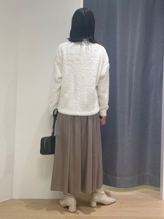 Mikoさんの「INDIVI｜【洗える】エアリーシャギートップス」を使ったコーディネート