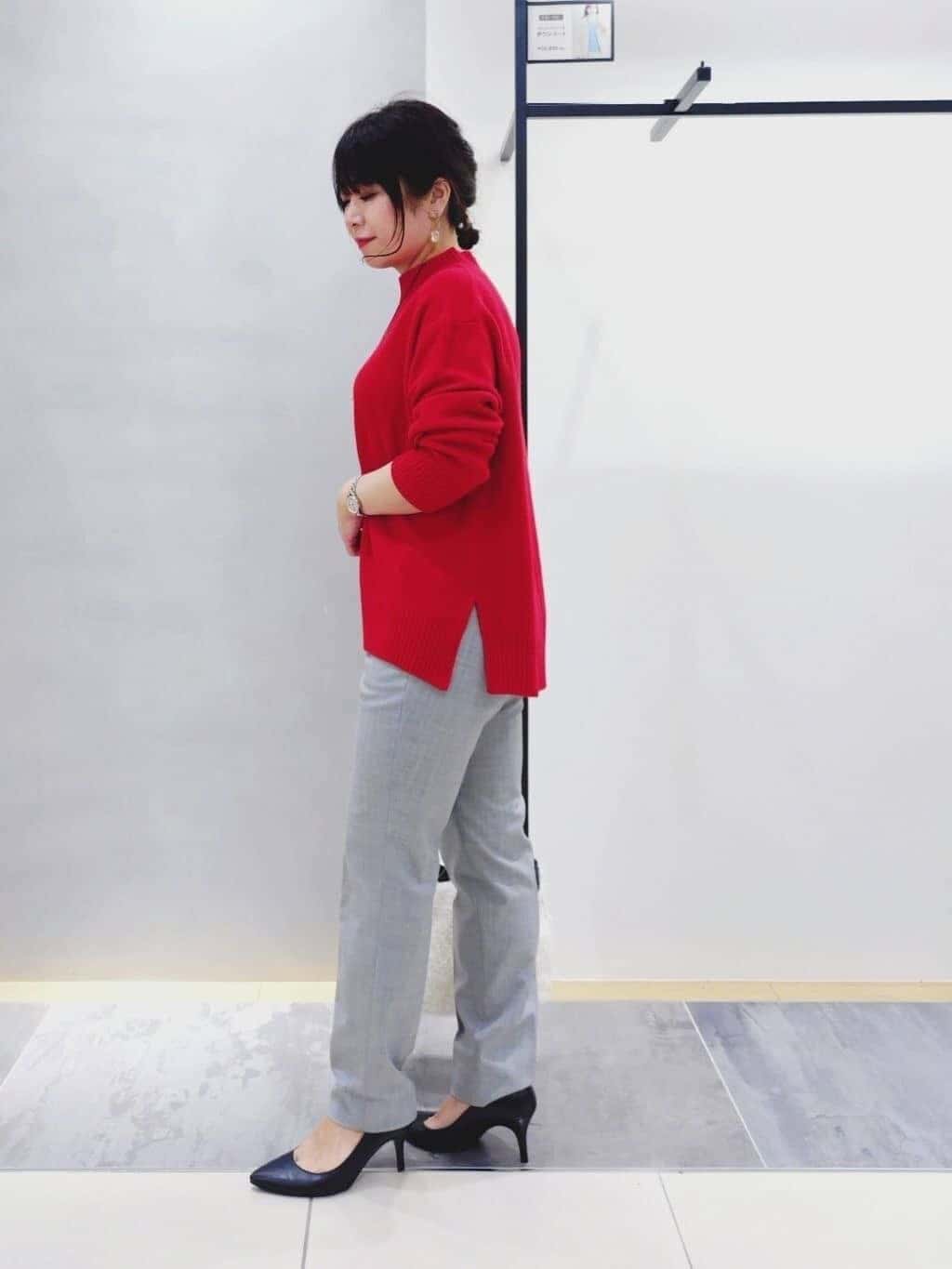 TOMOMIさんの「INDIVI｜【冬ニット人気NO．1！／カシミヤ混】ミドルゲージハイネックニット」を使ったコーディネート