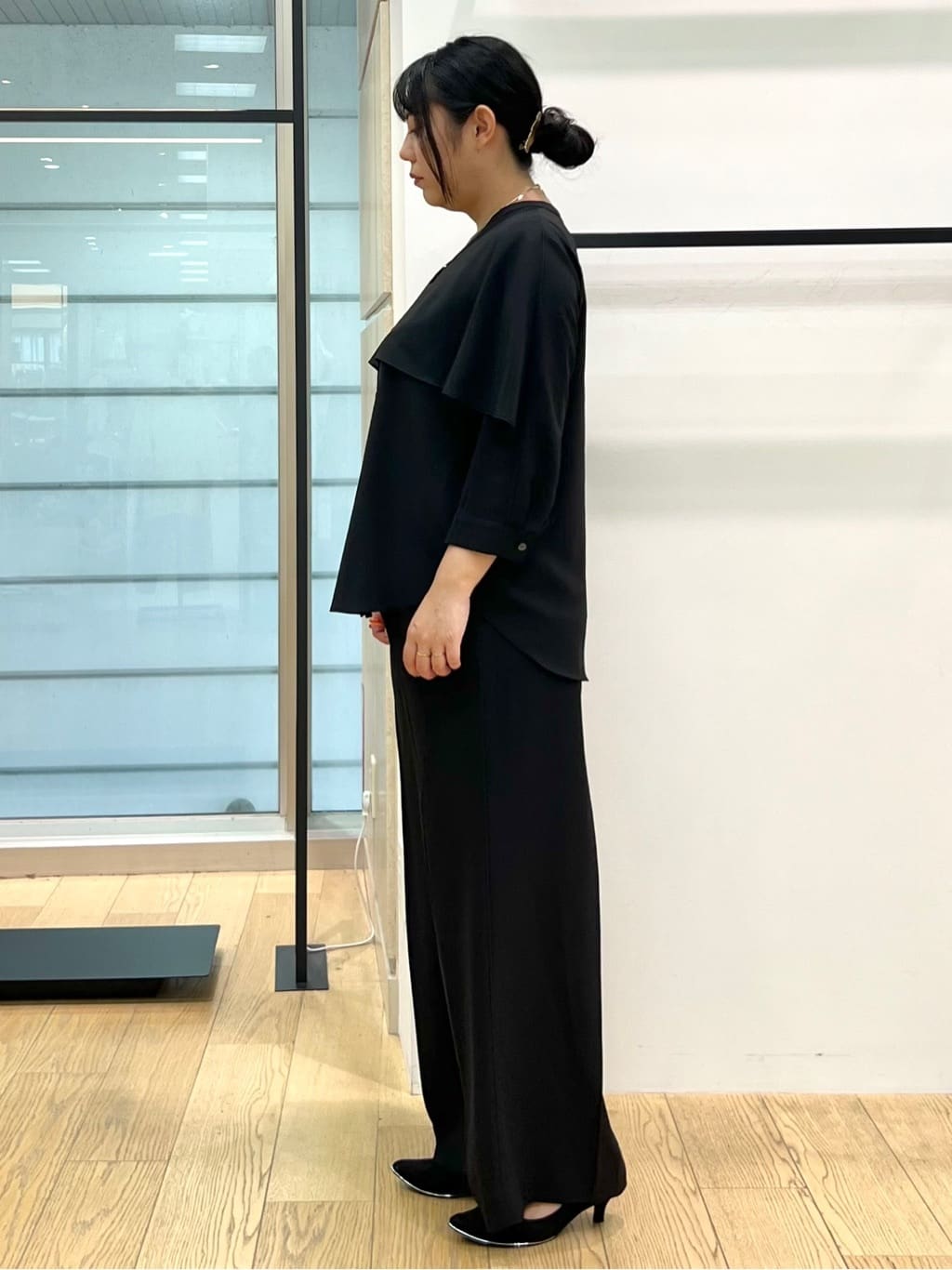shimaさんの「INDIVI｜【羽織りとしても活躍！】ケープカラーブラウス」を使ったコーディネート