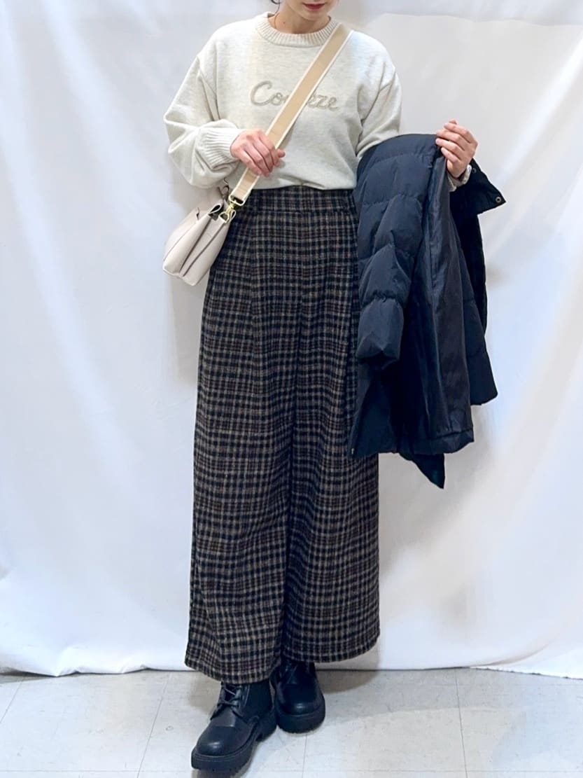 𝐇𝐢𝐫𝐨𝐦𝐢さんの「SHOO･LA･RUE｜【洗濯機可/撥水】フェイクファーフード ロングダウン」を使ったコーディネート