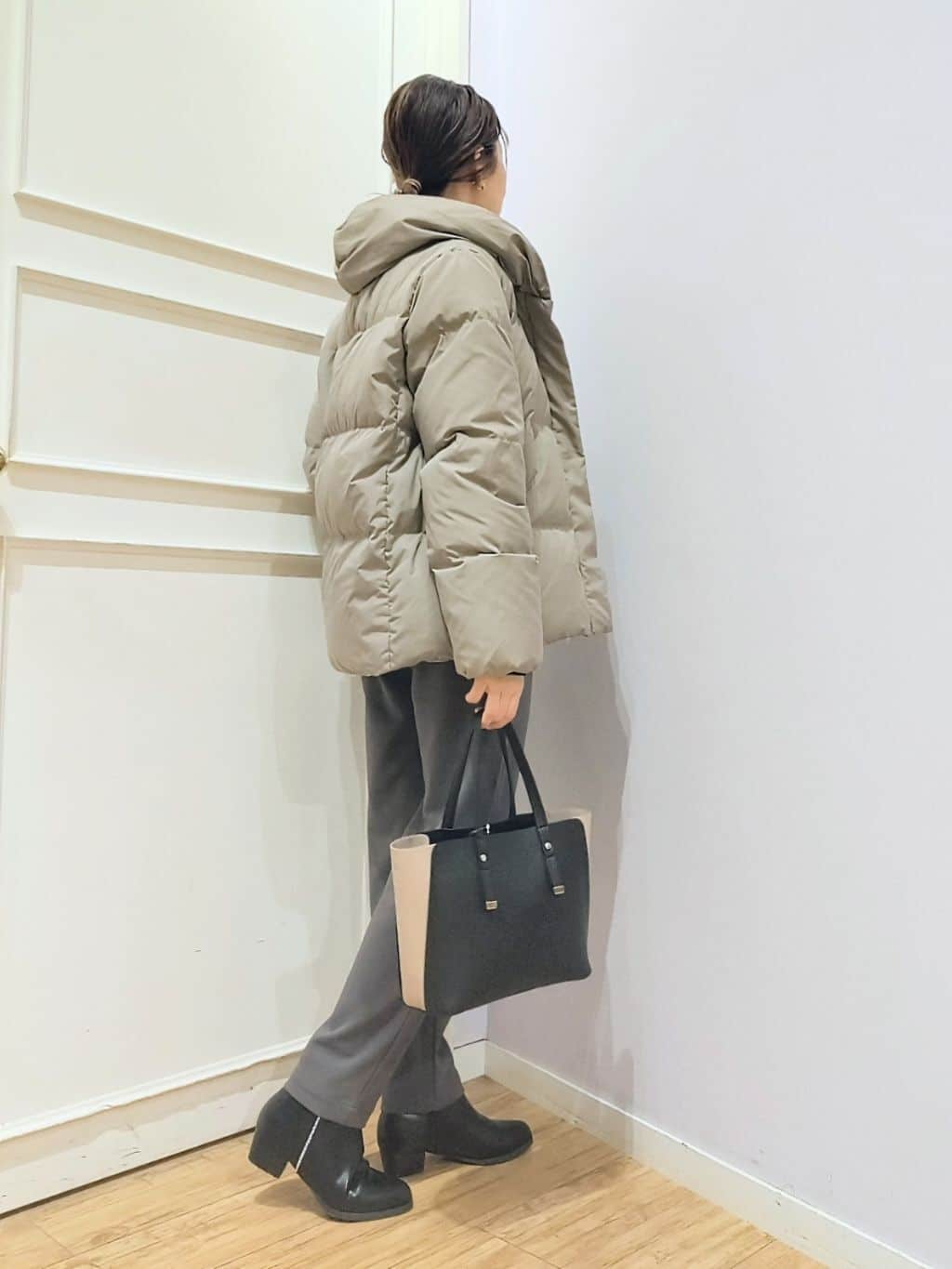 miomioさんの「SHOO･LA･RUE｜【撥水/洗える】ショートフーディーダウン」を使ったコーディネート
