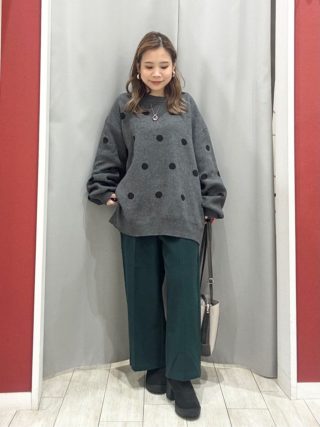 shioさんの「SHOO･LA･RUE｜【撥水/洗える】ショートフーディーダウン」を使ったコーディネート